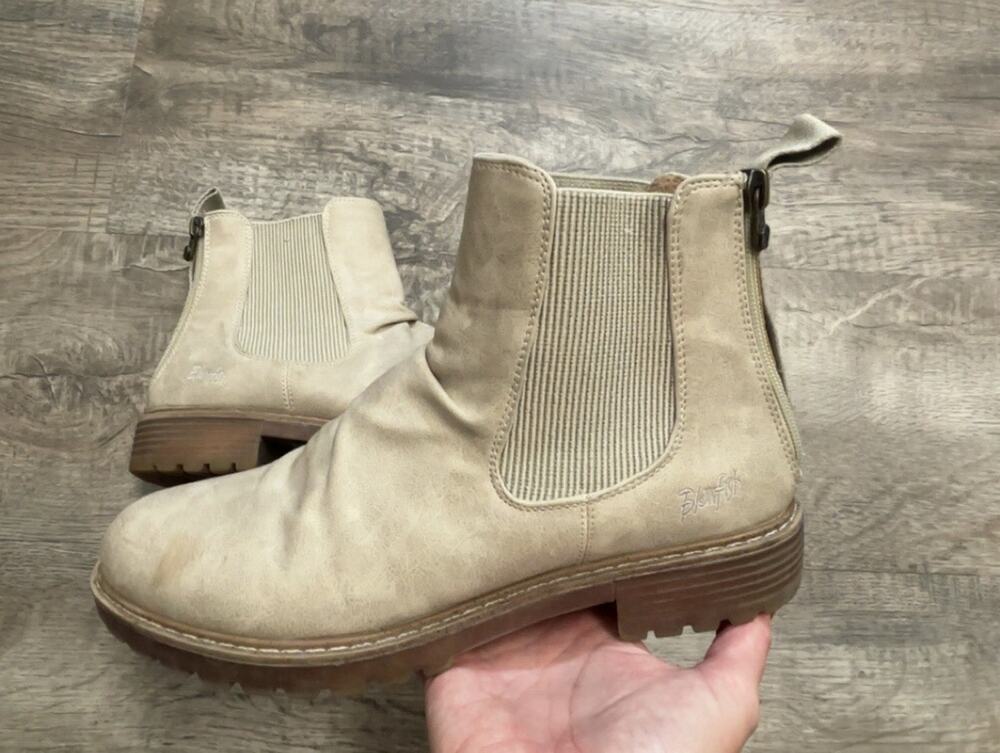 Blowfish Malibu Redsen Women 10 Chelsea Ankle Boots Beige Suede Lug Sole Vegan
